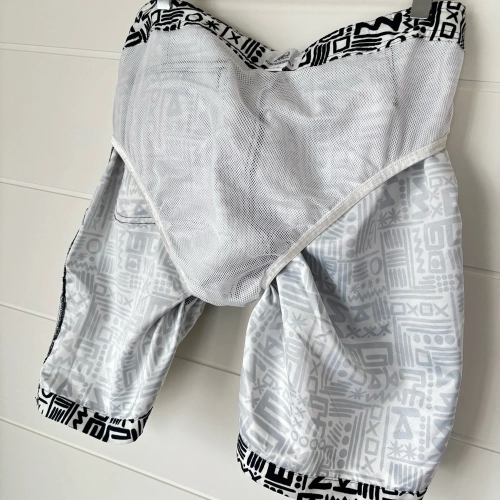 Surfside Supply Men's Black and White 8